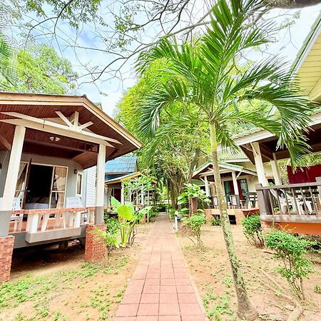 Lanta Palm Beach Resort , Beach Bungalow - Ko Lanta Kültér fotó