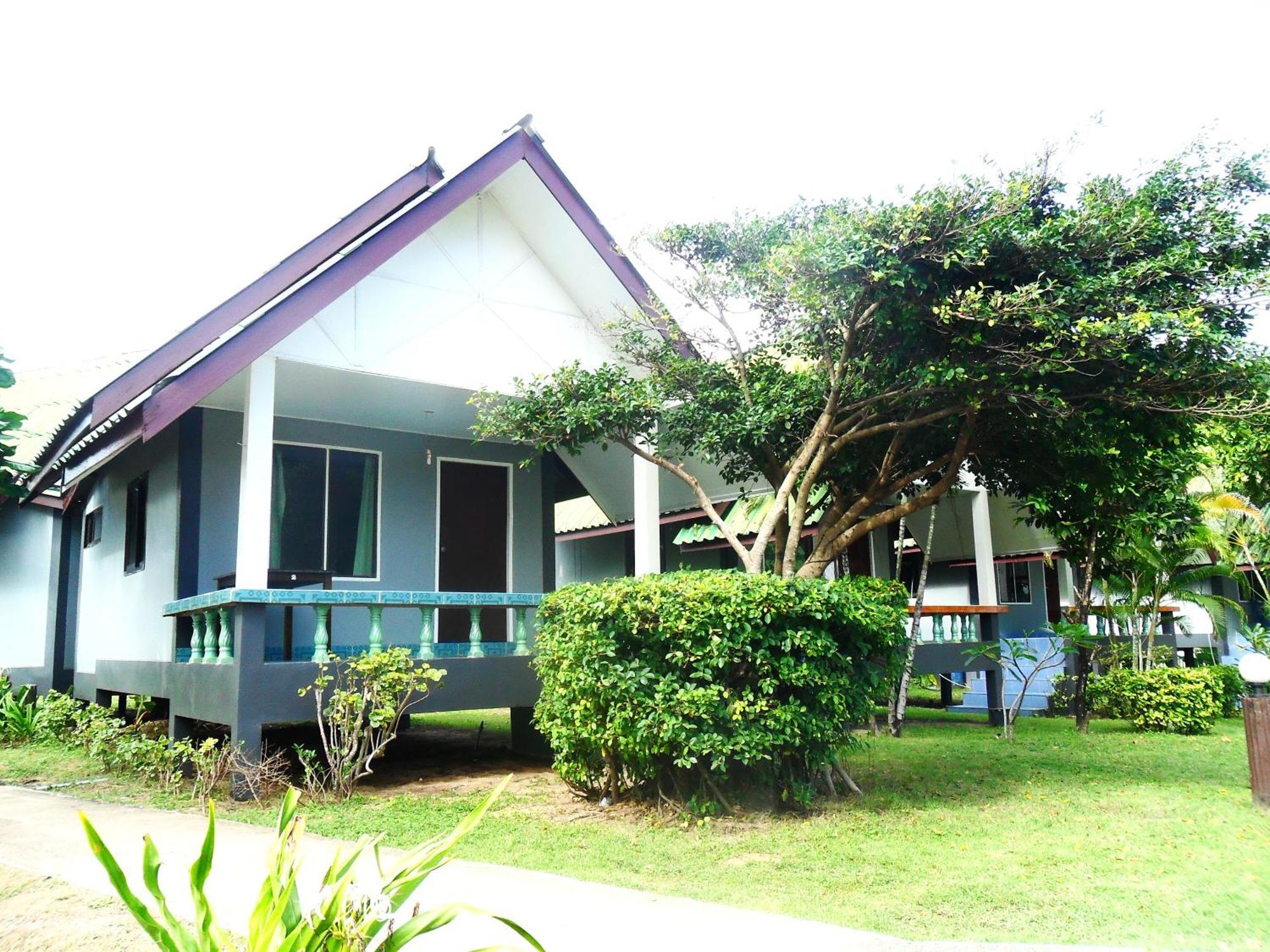 Lanta Palm Beach Resort , Beach Bungalow - Ko Lanta Szoba fotó