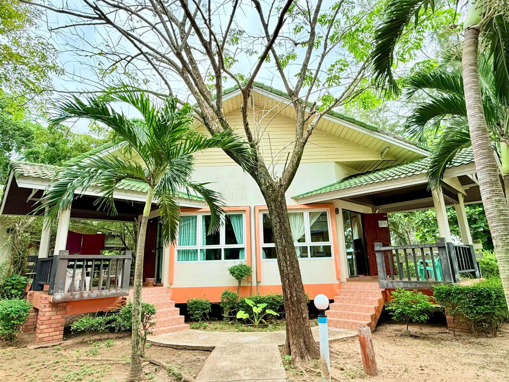 Lanta Palm Beach Resort , Beach Bungalow - Ko Lanta Kültér fotó