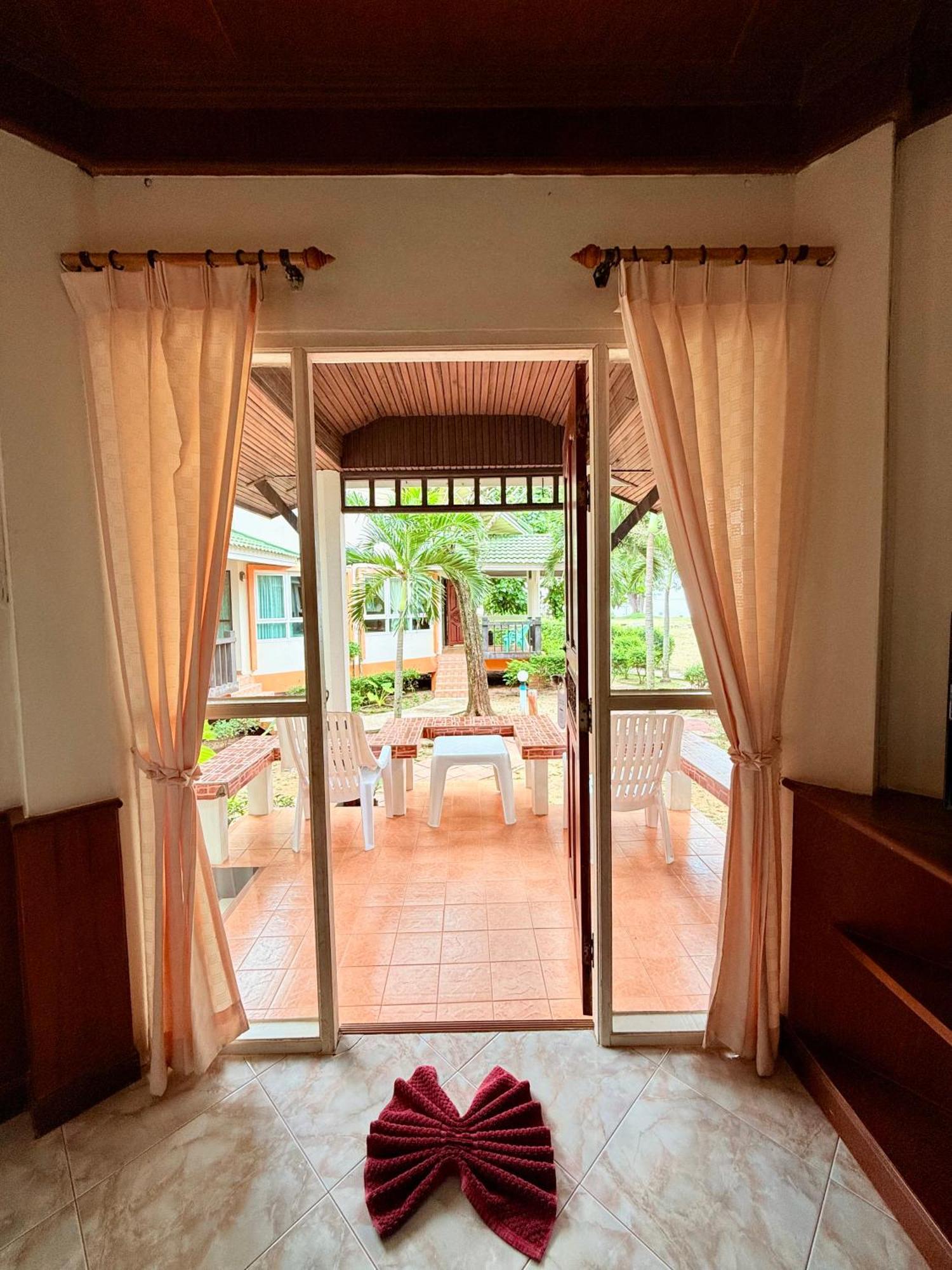 Lanta Palm Beach Resort , Beach Bungalow - Ko Lanta Kültér fotó