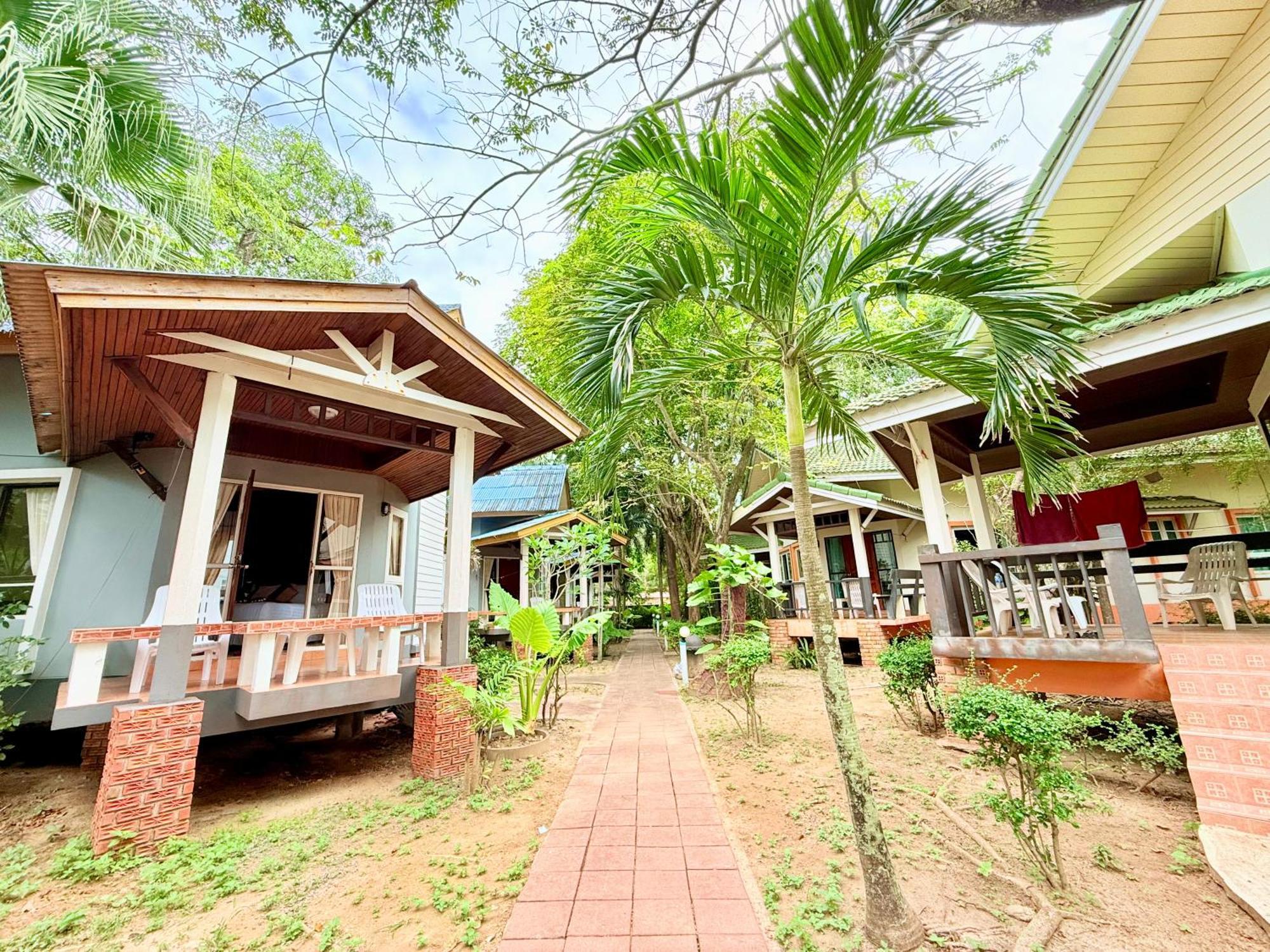 Lanta Palm Beach Resort , Beach Bungalow - Ko Lanta Kültér fotó