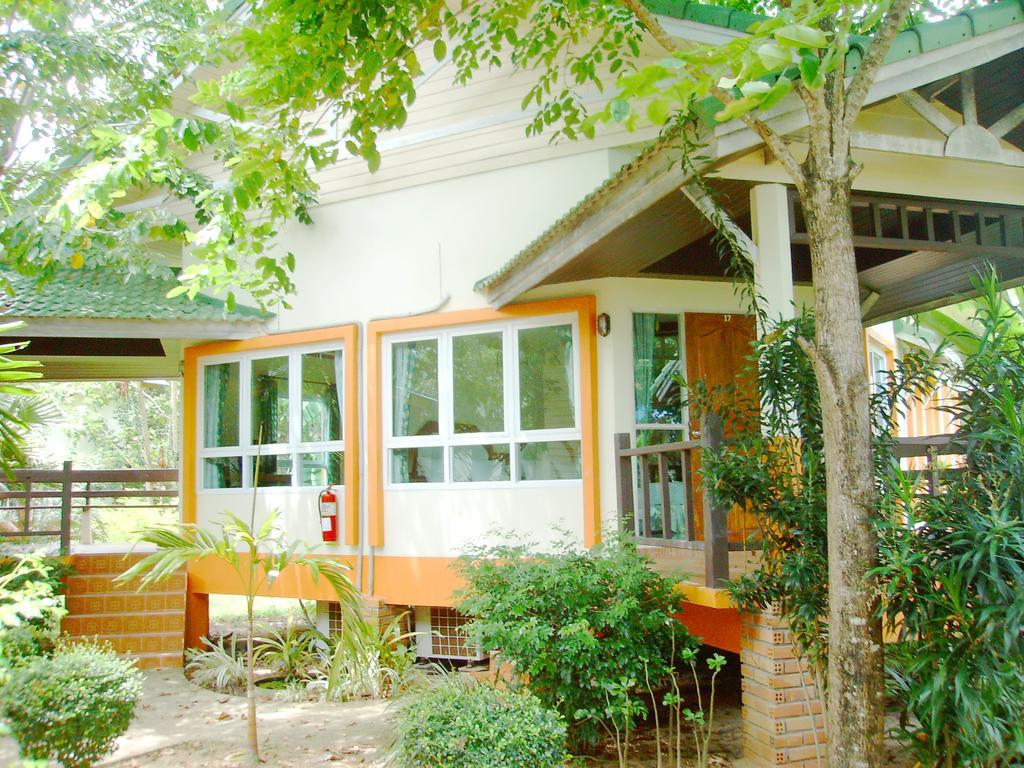 Lanta Palm Beach Resort , Beach Bungalow - Ko Lanta Kültér fotó