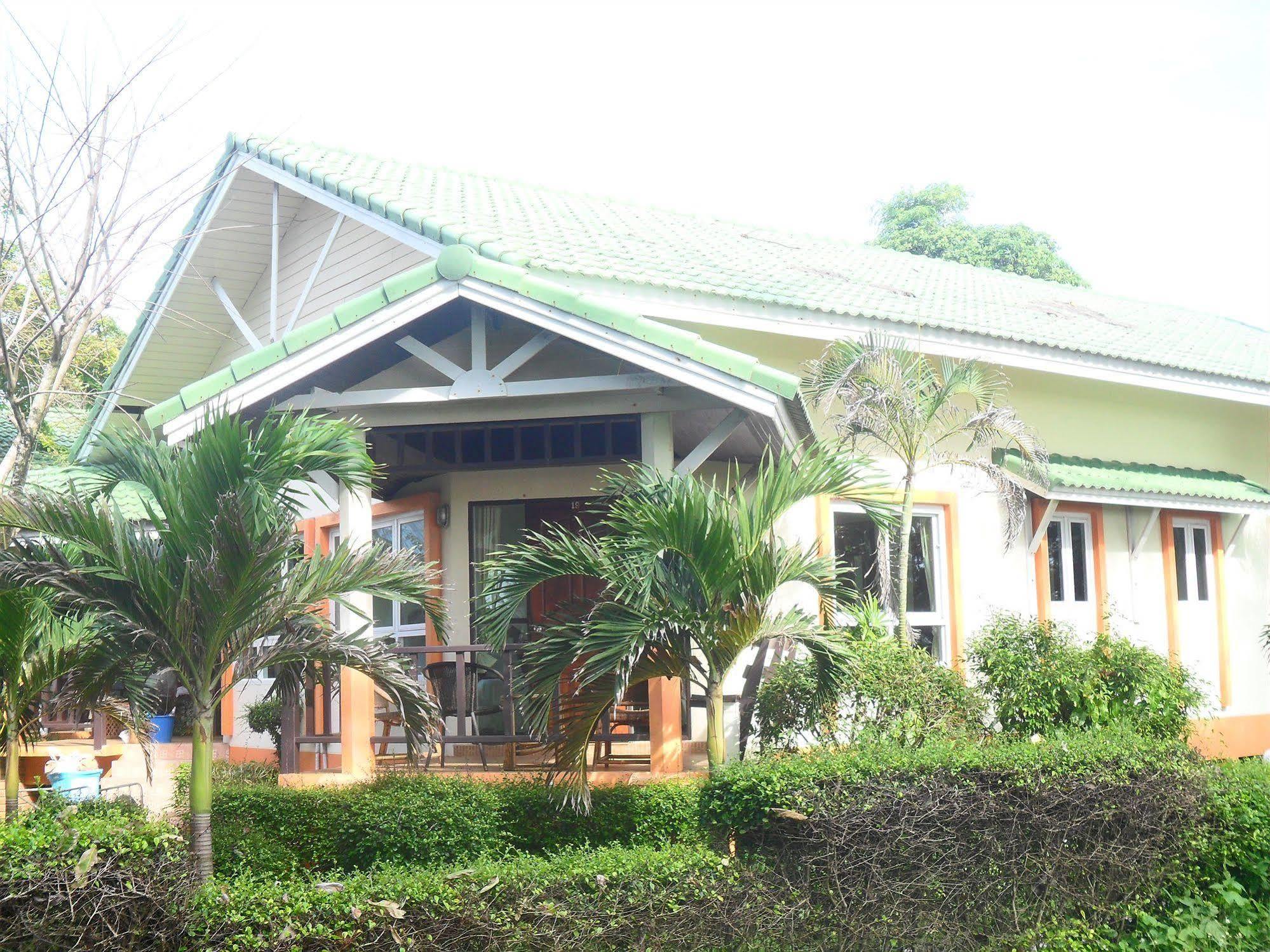 Lanta Palm Beach Resort , Beach Bungalow - Ko Lanta Kültér fotó